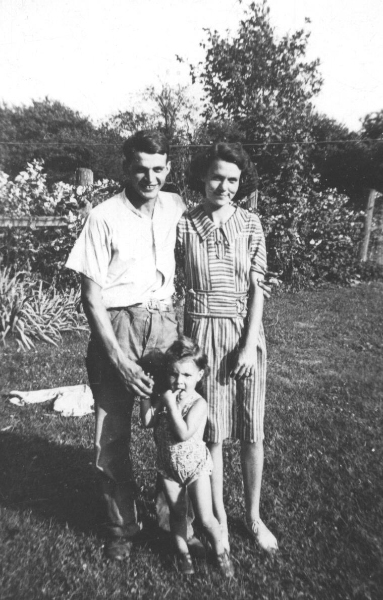 DadMomJudy1943