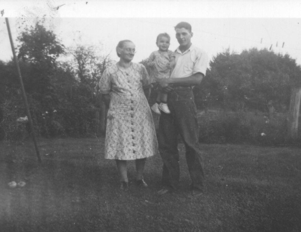 GrdmaDadJudy1944